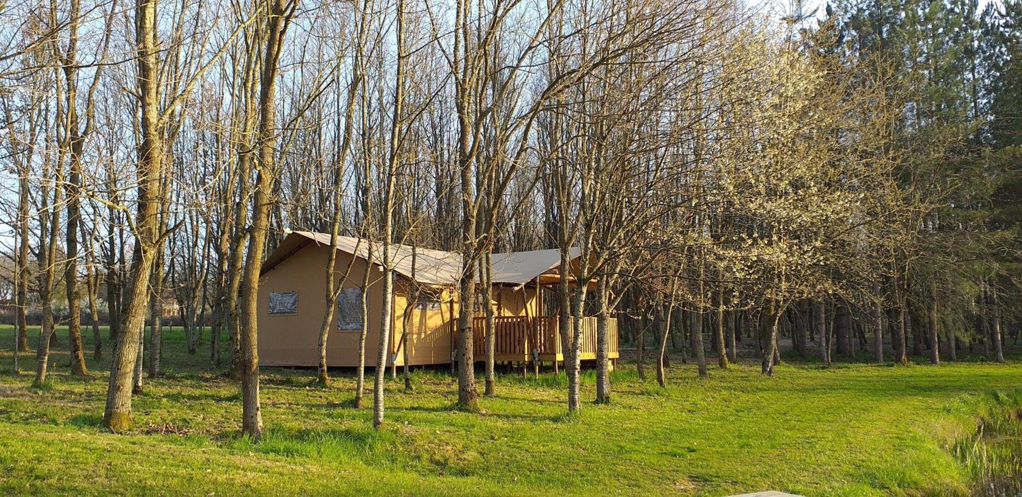 Tente Lodge Jacuzzi Privatif En Pleine Nature Thiel-sur-Acolin Ngoại thất bức ảnh