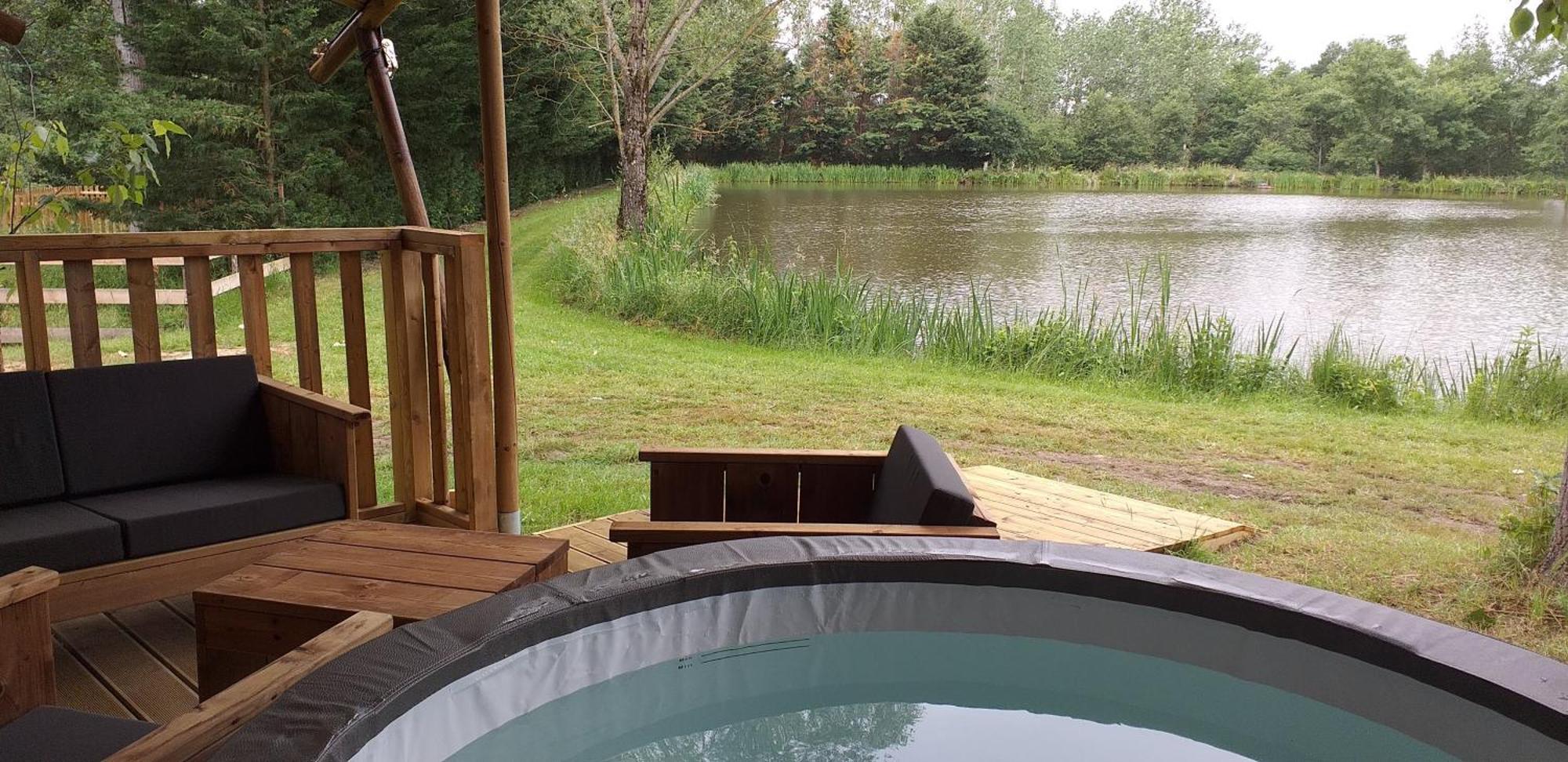 Tente Lodge Jacuzzi Privatif En Pleine Nature Thiel-sur-Acolin Ngoại thất bức ảnh
