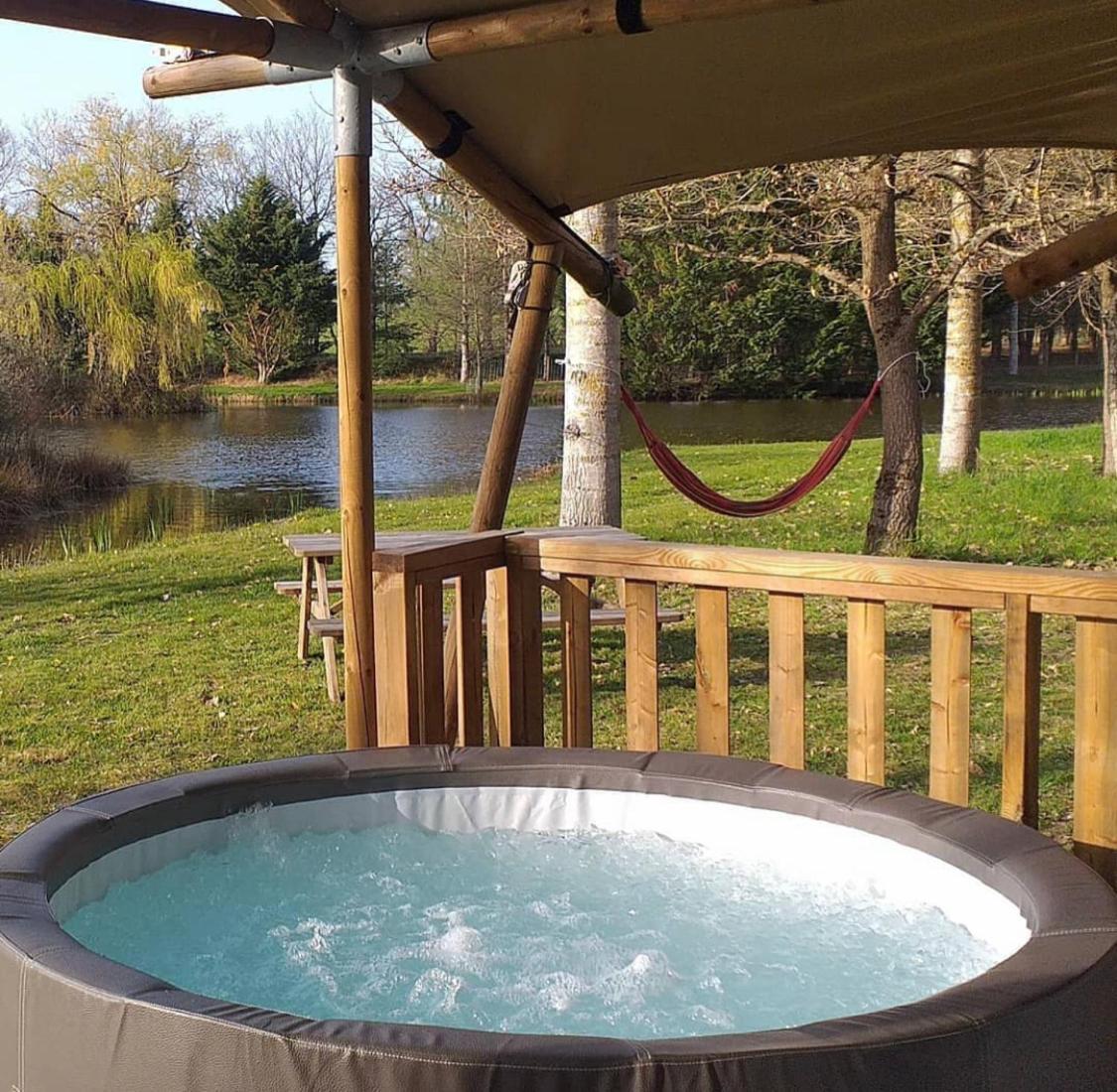Tente Lodge Jacuzzi Privatif En Pleine Nature Thiel-sur-Acolin Ngoại thất bức ảnh